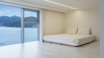 Geoje Lighthouse Pension