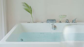 Geoje Lighthouse Pension