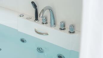 Geoje Lighthouse Pension