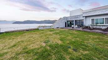 Geoje Lighthouse Pension