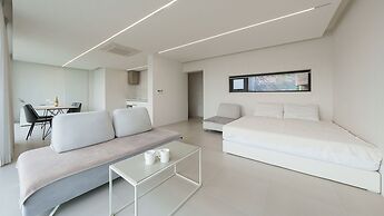 Geoje Lighthouse Pension