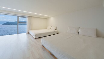 Geoje Lighthouse Pension