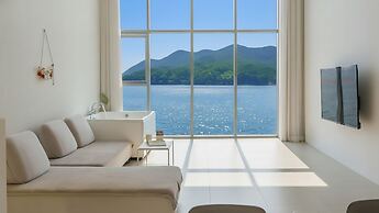 Geoje Lighthouse Pension