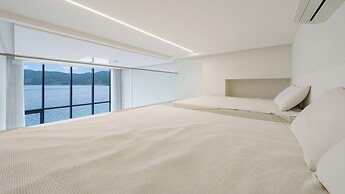 Geoje Lighthouse Pension