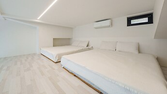 Geoje Lighthouse Pension