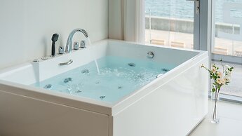 Geoje Lighthouse Pension