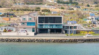 Geoje Lighthouse Pension