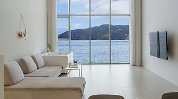 Geoje Lighthouse Pension