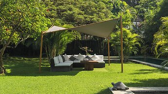 Villa Mogi by Villa Finder