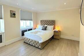 2-bed Gucci Flat - Sleeps 6 & Close to Harrods