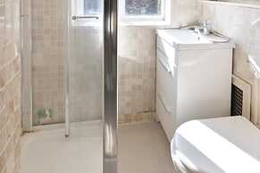2-bed Gucci Flat - Sleeps 6 & Close to Harrods