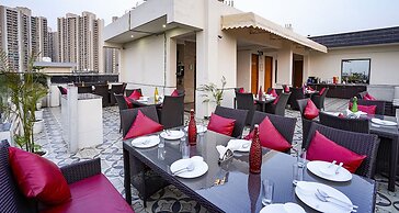 Fabhotel Divine & Banquet