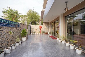 Fabhotel Divine & Banquet