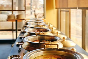 Fabhotel Divine & Banquet
