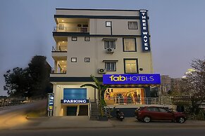Fabhotel Three Waves
