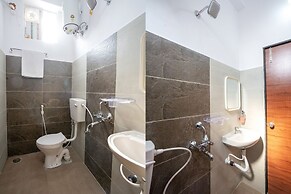 Fabhotel Three Waves