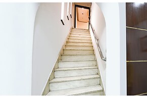 Fabhotel Golden Key Inn