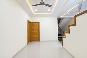 Fabhotel Navya Grand