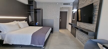 LUXSUITES