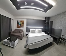 LUXSUITES
