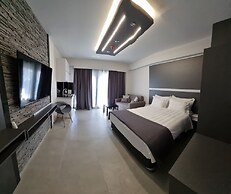 LUXSUITES