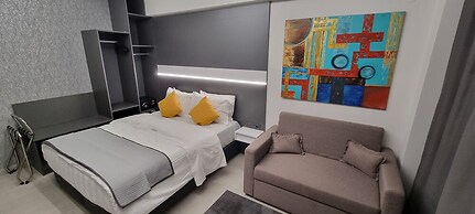 LUXSUITES