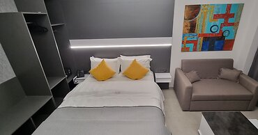 LUXSUITES