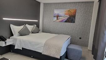 LUXSUITES