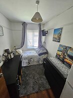 Room-charming London Guest Room With Gar