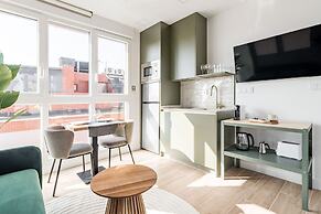 Arturo Soria Stays by Charming