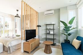 Arturo Soria Stays by Charming