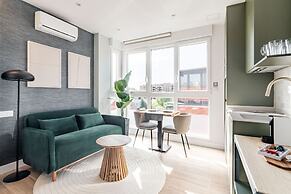 Arturo Soria Stays by Charming