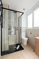 Arturo Soria Stays by Charming