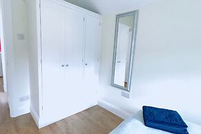 Refurb Private Suite - Wimbledon & Airport Access