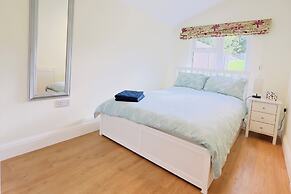 Refurb Private Suite - Wimbledon & Airport Access