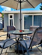 2-bedroom Guesthouse in Derby City, Parking, Wi-fi