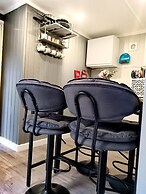 2-bedroom Guesthouse in Derby City, Parking, Wi-fi