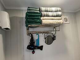 2-bedroom Guesthouse in Derby City, Parking, Wi-fi