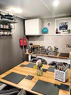 2-bedroom Guesthouse in Derby City, Parking, Wi-fi
