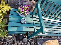 2-bedroom Guesthouse in Derby City, Parking, Wi-fi