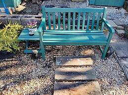 2-bedroom Guesthouse in Derby City, Parking, Wi-fi