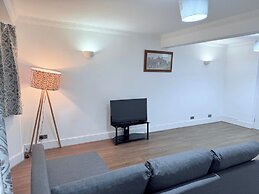 Fountain House-sleeps 5-central Dagenham-parking