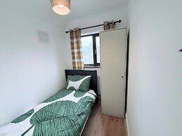Fountain House-sleeps 5-central Dagenham-parking