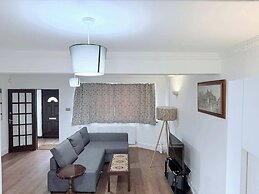 Fountain House-sleeps 5-central Dagenham-parking