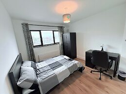 Fountain House-sleeps 5-central Dagenham-parking