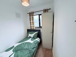 Fountain House-sleeps 5-central Dagenham-parking