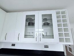 Fountain House-sleeps 5-central Dagenham-parking