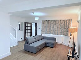 Fountain House-sleeps 5-central Dagenham-parking
