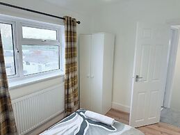 Fountain House-sleeps 5-central Dagenham-parking