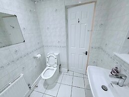 Fountain House-sleeps 5-central Dagenham-parking